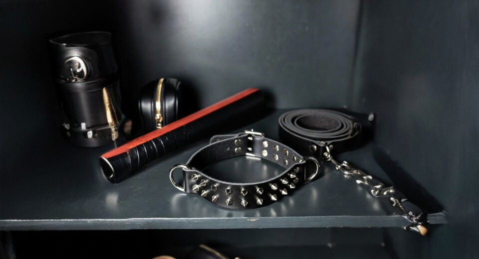Collars i symbolika obroży w relacjach BDSM